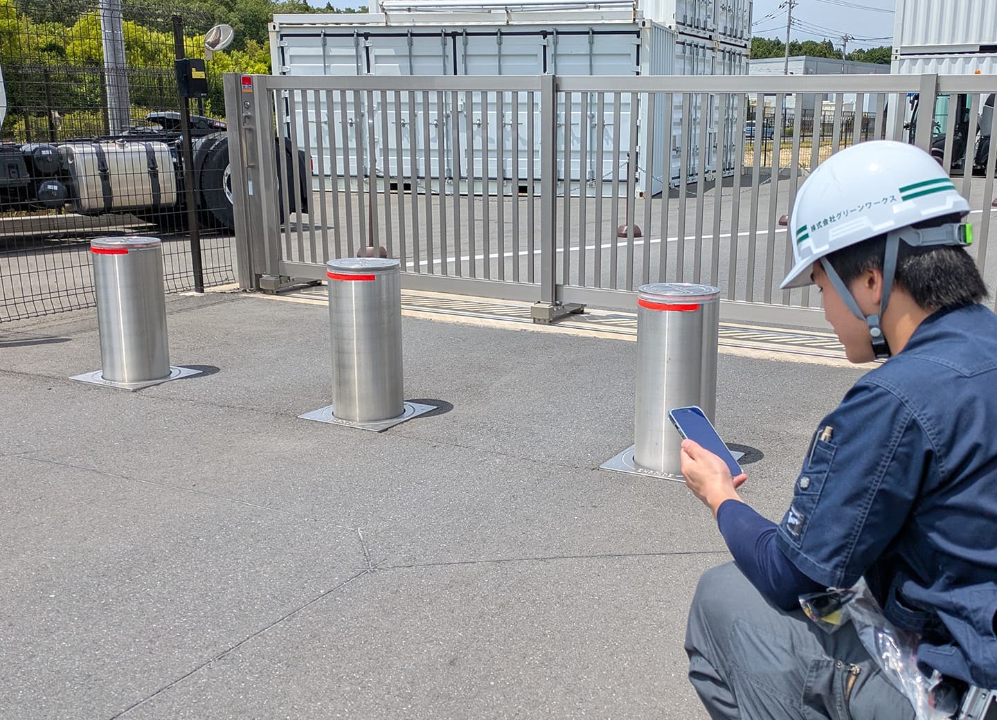 電動ボラードをスマホで操作